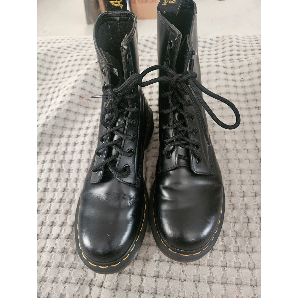 Dr. Martens 1460 W Boots Women Size 8 Black Excellent Smooth Leather 8-Eye